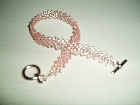 bracelet rose tiss&eacute;